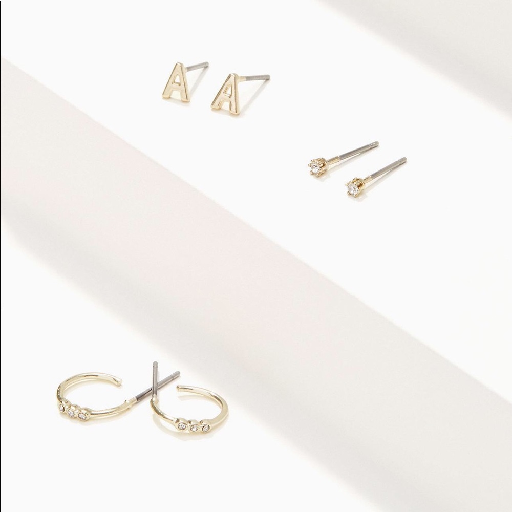 [sold out] ✨Tiny Crystal Stud earrings 💫